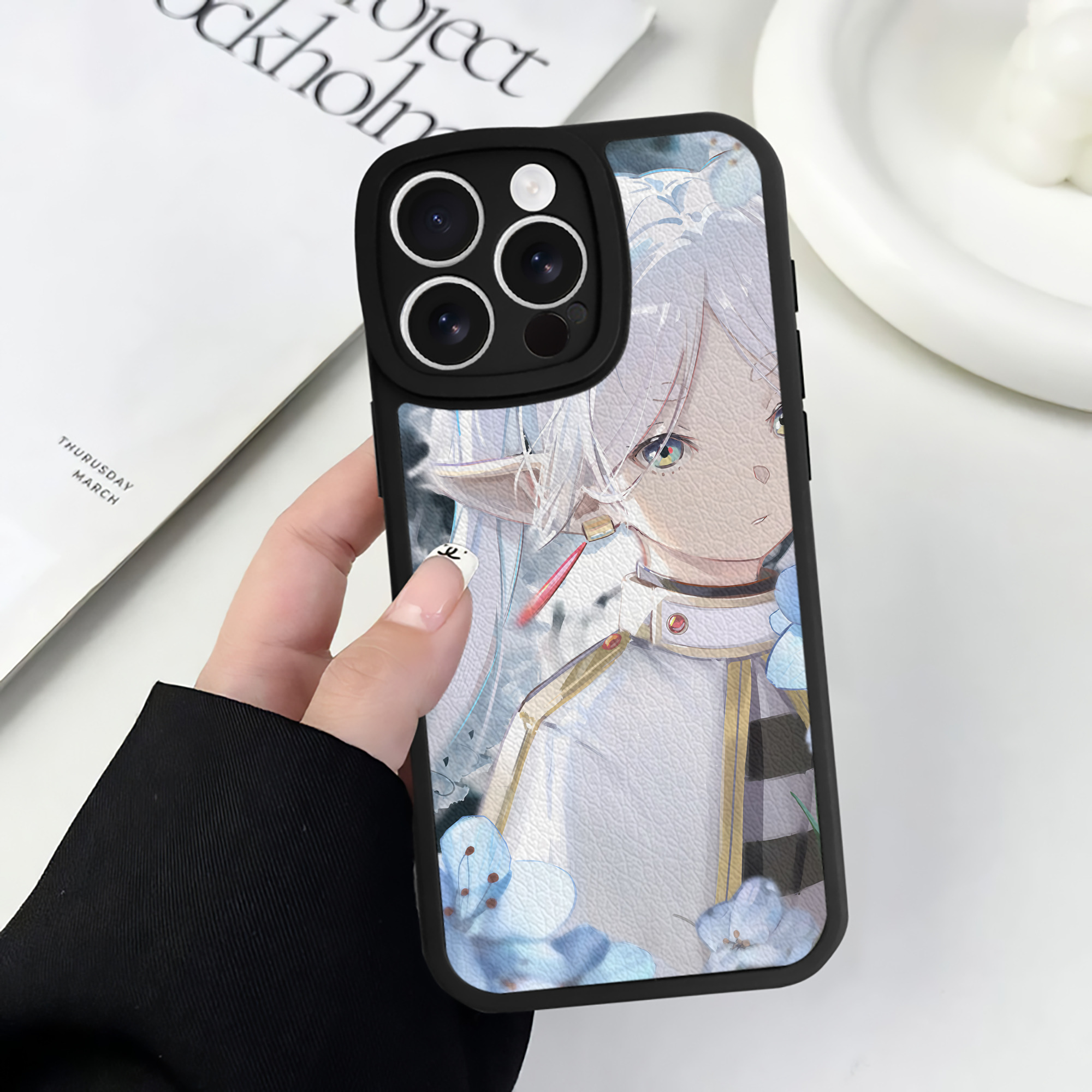 （画像用） 葬送のフリーレン Frieren 【iPhone 16シリーズ対応】シリコンスマホケース（レザー調） 材質：シリコン